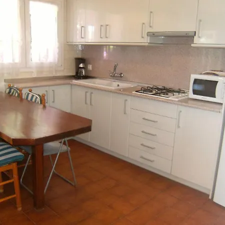 Holiday home Les Palmeres 28 *